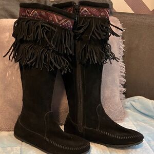 Elegant Black Fringe Moccasin Boots